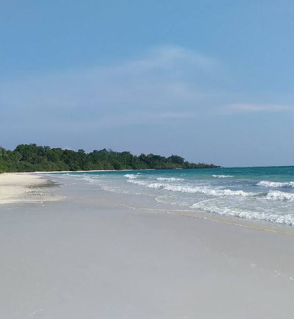 Merka Bay , Strait Island