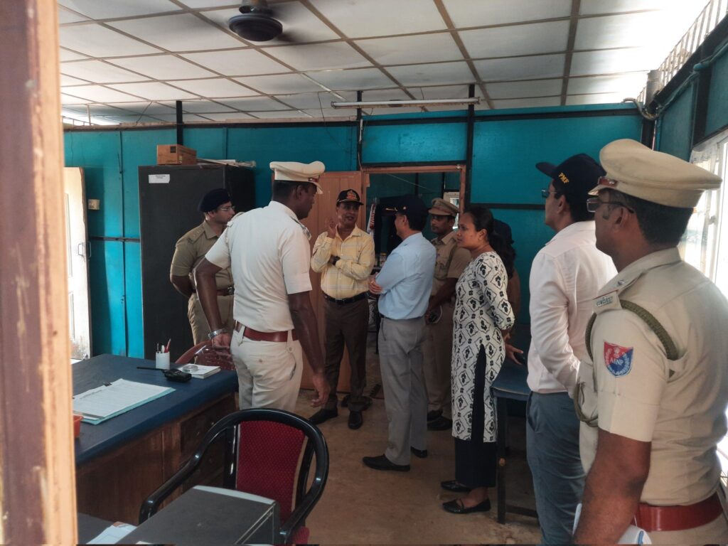 Sh. Devesh Chandra Srivastva, IPS, 
@DGPANIslands
 visited #PSKatchal for inspection on 14/03/24 and interacted with the staff in Sampark Sabha.