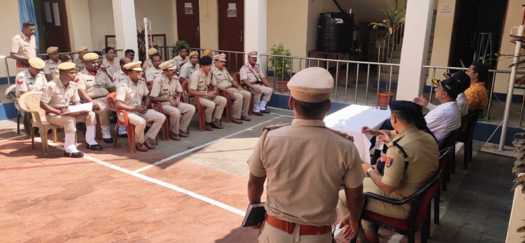 Sh. Devesh Chandra Srivastva, IPS, 
@DGPANIslands
 visited #PSKatchal for inspection on 14/03/24 and interacted with the staff in Sampark Sabha.